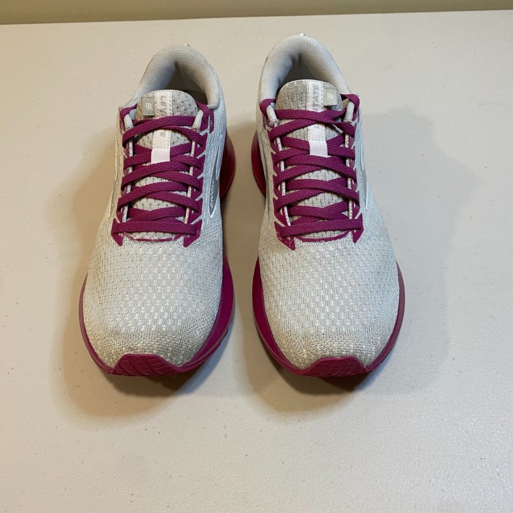 Brooks Levitate 5 Gray Pink 1203571B003 Running Jogging Sneakers Women's 9 Med B